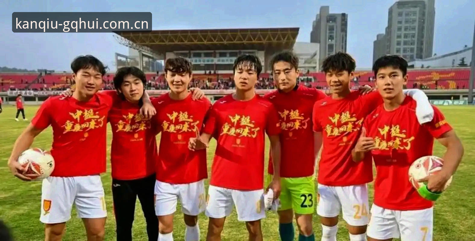 球会体育赛事直播 球会体育赛事直播 vs 传统电视转播:哪个更适合熬夜看球的老球迷?